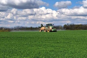 Mala stavka, velika razlika: Zašto koristiti okvašivač uz herbicide?