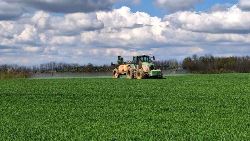 Mala stavka, velika razlika: Zašto koristiti okvašivač uz herbicide?