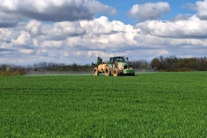 Mala stavka, velika razlika: Zašto koristiti okvašivač uz herbicide?