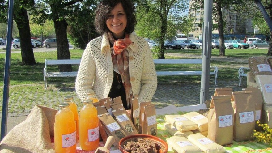 OPG Hunjadi: uzgoj jabuka, oraha, heljde, prosa, pira, kukuruza i pšenice po pravilima eko i biodinamičke proizvodnje