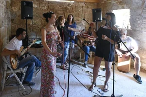 Bend OPG duhovito pjeva o poljoprivredi, ljepotama ružnog eko povrća i tradiciji