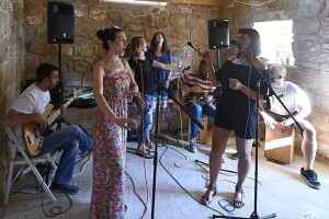 Bend OPG duhovito pjeva o poljoprivredi, ljepotama ružnog eko povrća i tradiciji