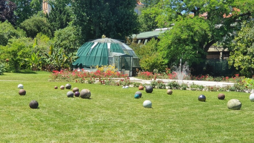 U zagrebačkom Botaničkom vrtu osvanule instalacije pod nazivom Granule