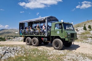 Safari izlet u BiH: "Svi se obraduju kada kamion gostiju dođe u selo"