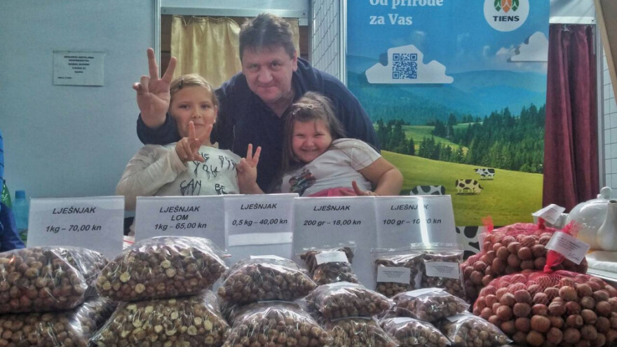 Prvi plod čekali 6 godina, danas dobiju 2 tone lješnjaka po hektaru