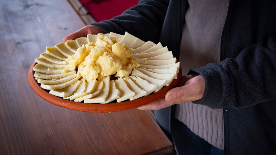 Proizvode škripavac i sir iz mješine i tako nastoje revitalizovati selo