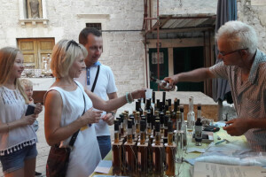 Vino, prošek i rakiju pretočio u "Hrvatsku priču"