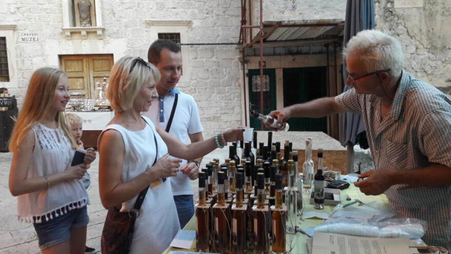 Vino, prošek i rakiju pretočio u "Hrvatsku priču"