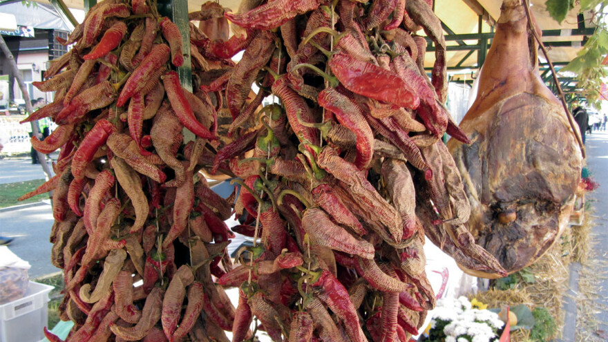 Zašto toliko hrane uvozimo?