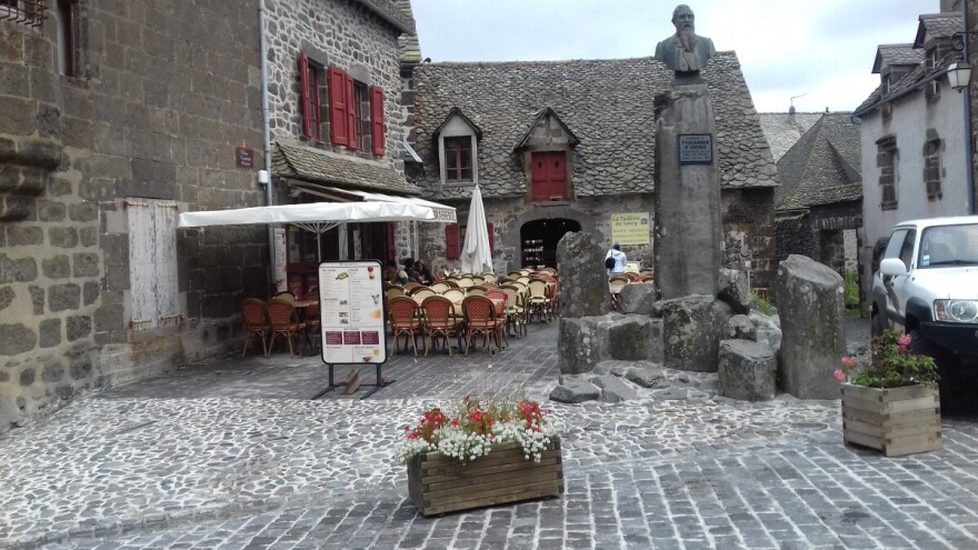 Saint bonnet de Salers, francuski gradić koji turistički uspon duguje - kravama!