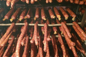 Vrijeme je svinjokolja: Kako dimiti meso u pušnici?