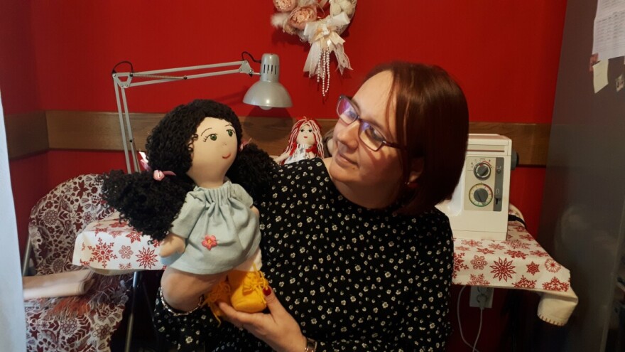 Ljudima je dosta plagijata i plastike, Milica Marjanović od prirodnih materijala izrađuje lutke