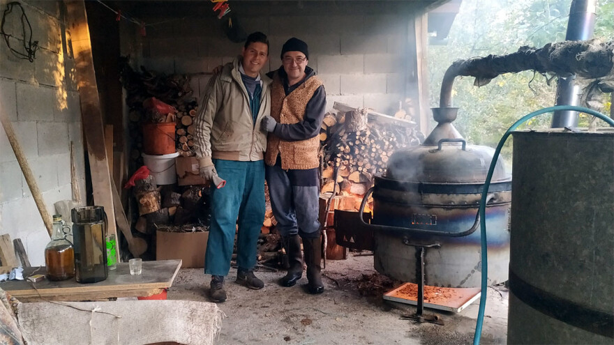 Dedin recept, al' nova tehnologija - pečenje rakije voćara amatera