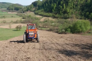 Ministar Begić reagirao: Sredstva za pomoć sjetve spremna, nisu dostavili rješenja