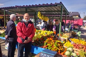 Nihad Gurbeta već 15 godina uzgaja povrće u plastenicima i zadovoljan je rezultatima