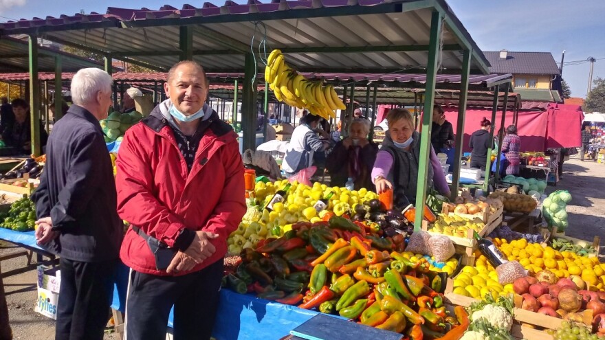 Nihad Gurbeta već 15 godina uzgaja povrće u plastenicima i zadovoljan je rezultatima