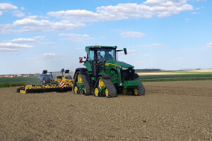 Predstavljamo John Deere 8RX 410: Snažni gorostas nježan prema tlu