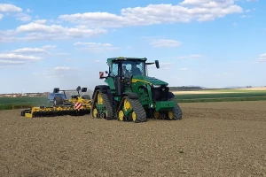 Predstavljamo John Deere 8RX 410: Snažni gorostas nježan prema tlu