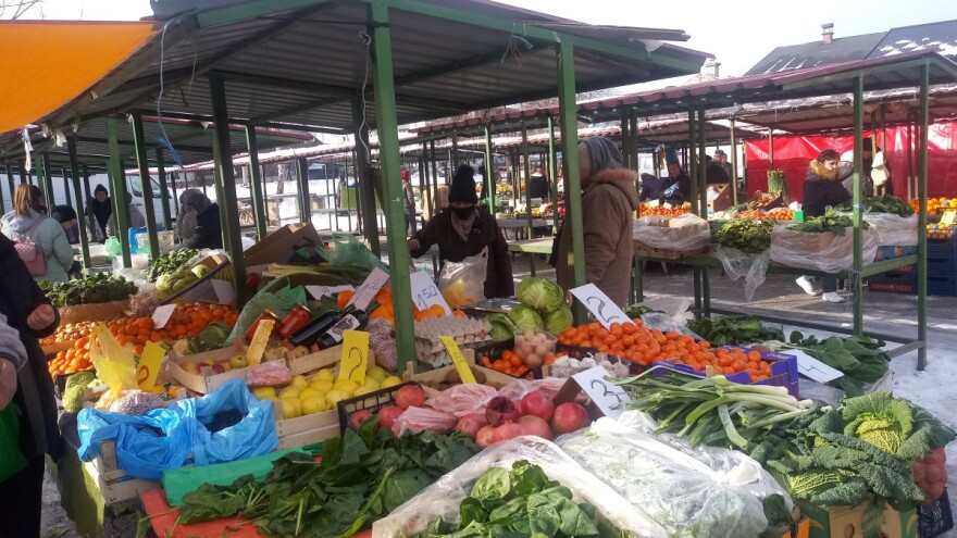 Na pijacama dlanove trljaju samo zbog zime - meso skuplje, voće i povrće k'o i lani