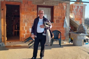 Radenko Malešević na pragu osme decenije života sadi borovnicu