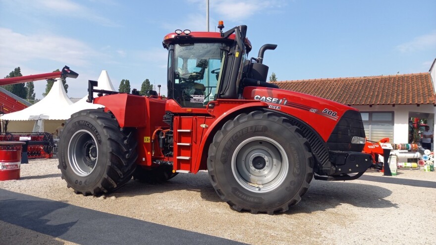 Najveći traktor na 90. Poljoprivrednom sajmu ima 500 konjskih snaga