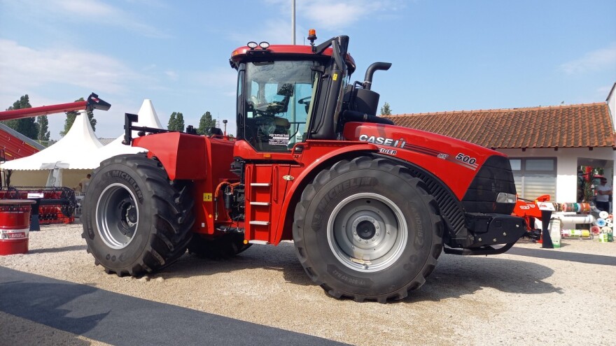 Najveći traktor na 90. Poljoprivrednom sajmu ima 500 konjskih snaga