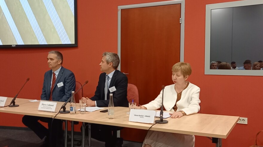 Francuzi u Srbiji: Spajanje veština In Viva i Souffleta