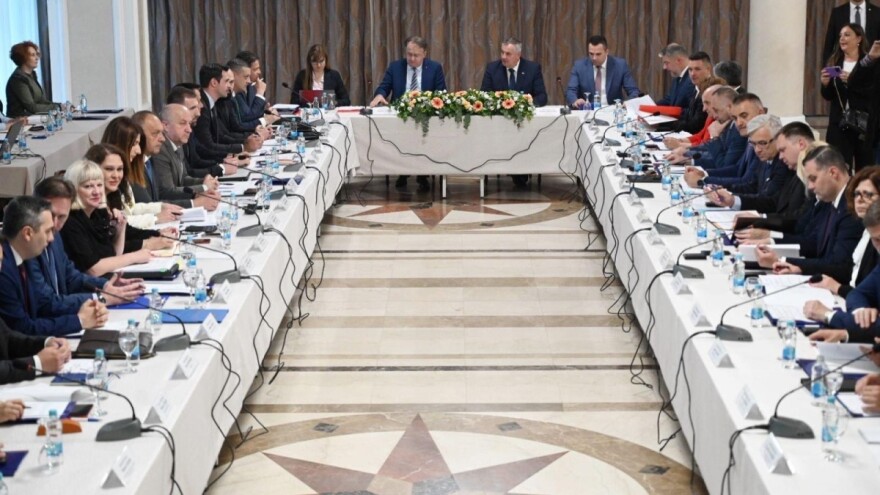 Vlade FBiH i RS dogovorile: Trajno zabraniti izvoz oblovine