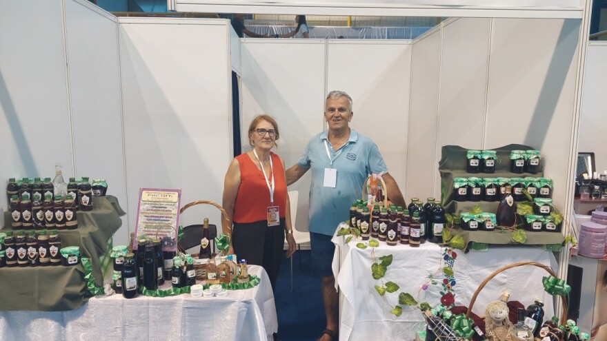 Od čaja do rakije: Ristići proizvode sve sa svojih 10 prstiju