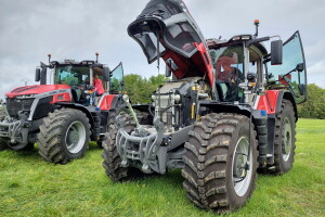 MF 9S.425 - nova perjanica Massey Fergusona