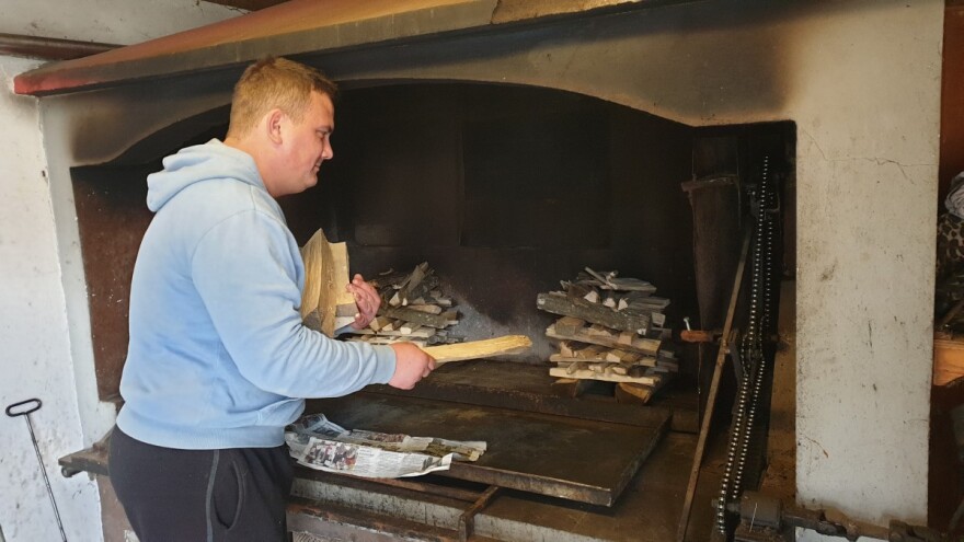 Božićna tradicija: U Sopju sve počinje buđenjem u tri ujutro i paljenjem vatre