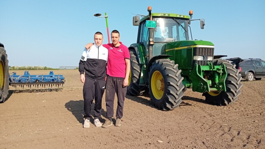 Braća Denić iz Silbaša: Kukuruz posejali, a papriku i luk uveliko navodnjavaju