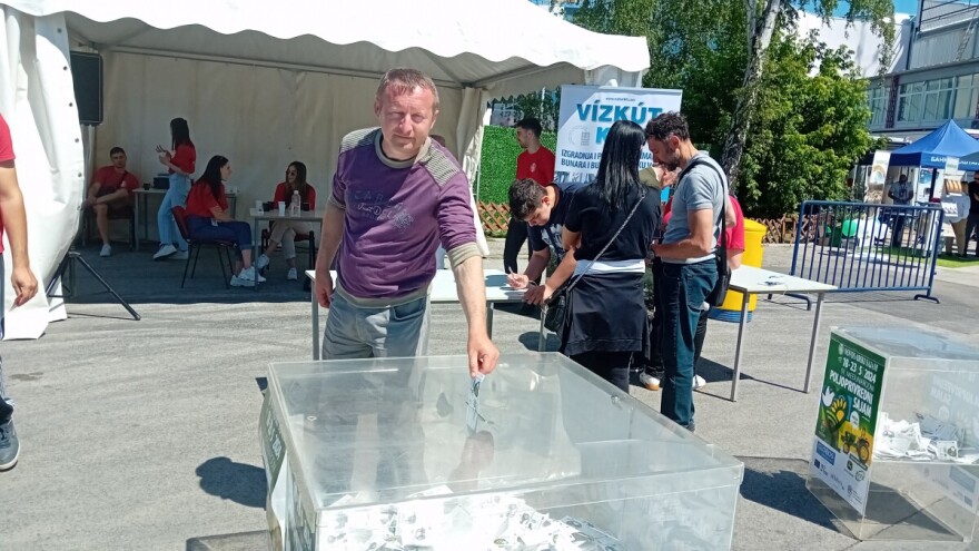 Posetioci sajma: Planiraju kupovinu traktora, ali "drže palčeve" da ga osvoje u nagradnoj igri