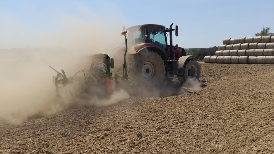 Ratari obustavili sjetvu zbog obećanog, a neisplaćenog avansa i pitaju: Gdje je ovaj put zapelo?