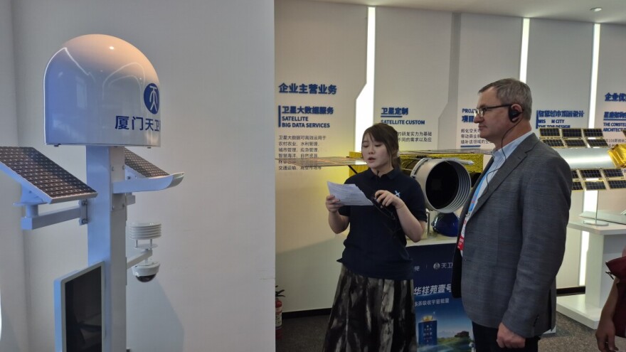 Ministar Glamočić posetio u Kini kompaniju za primenu svemirskih tehnologija u poljoprivredi