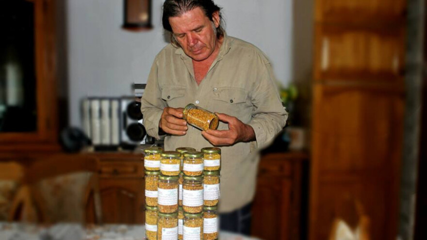 Uzgaja i prerađuje više od 250 vrsta ljekovitog bilja