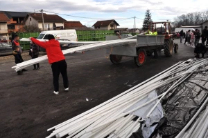 Prijedorčani preuzeli besplatne plastenike