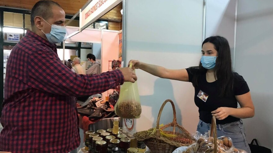 Medovi s tinkturama i prahovima, prerađevine od aronije i lješnjaci s OPG-a Lagator