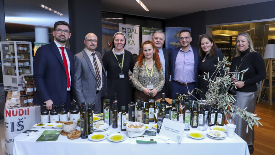 Noćnjak za djecu Ugande: Maslinari uključeni u hvalevrijednu akciju