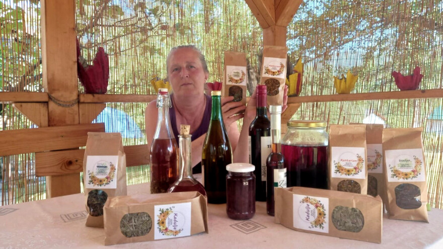 Ostali bez posla: Arifićima je početak bio jako težak - danas dižu plantažu ljekovitog bilja