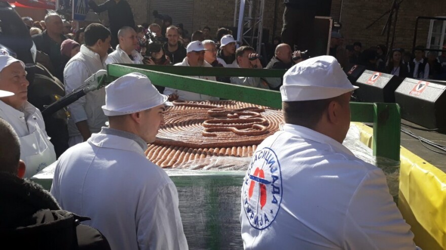 U Turiji nadmašen Ginisov rekord: Najduža kobasica - dva kilometra i 36 metara