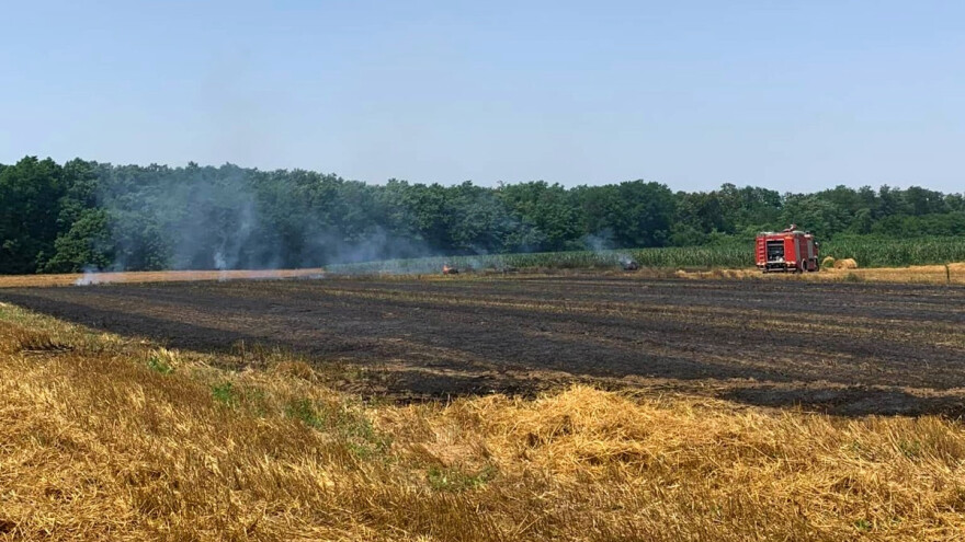 Ponovo požar za vrijeme kombajniranja - izgorjele rolo bale slame