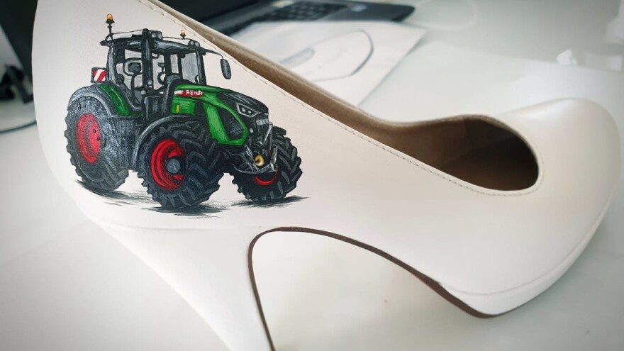 Venčane cipele: Do oltara u salonkama na traktore