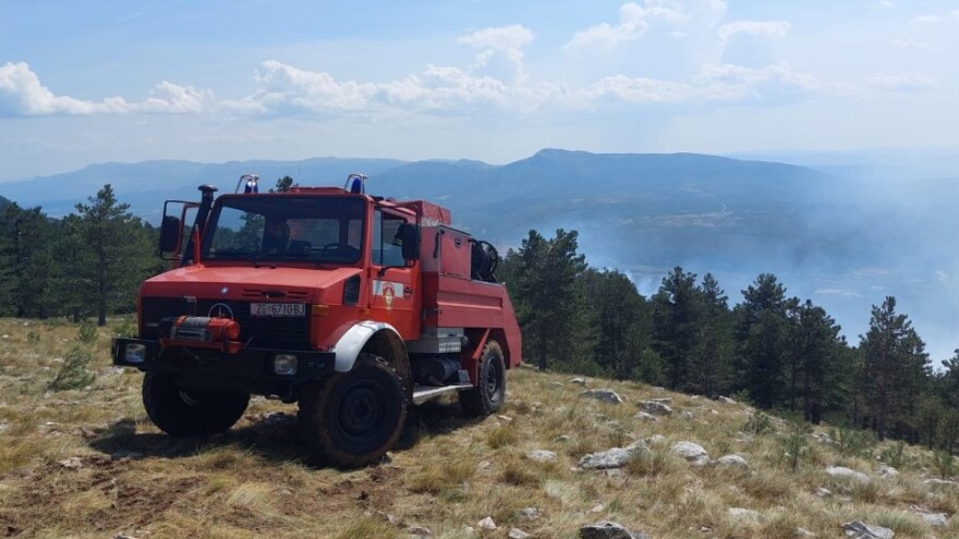 Aktivno nekoliko požara - dvije osobe zadobile opekline