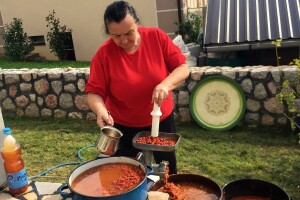 Žene sa sela se spremaju za sajam u Tuzli - šta će izložiti?