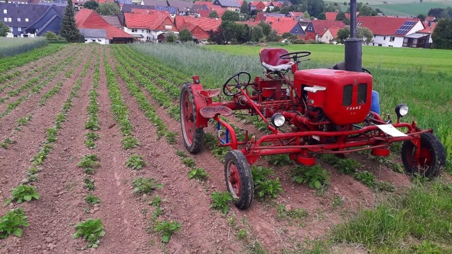 Oldtimer Schmotzer Rekord Kombi postao e-traktor