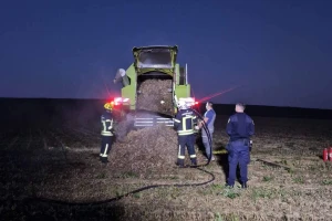 Kod Pleternice izgorio kombajn