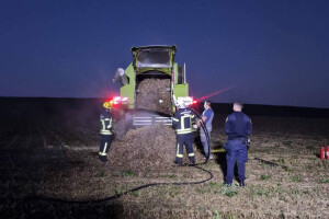Kod Pleternice izgorio kombajn
