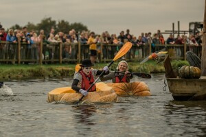 Regata u bundevama: Veslanje zahtjeva vještinu