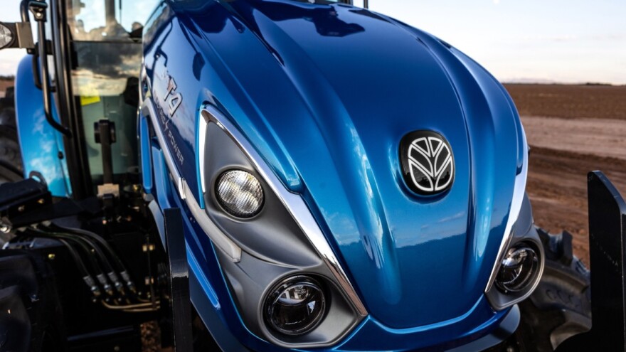 Prvi na svijetu: New Holland ima traktor na električni pogon koji može autonomno voziti